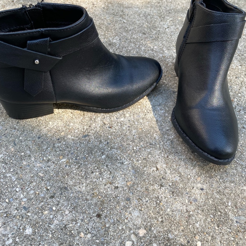 Lauren Conrad blackberry ankle boots